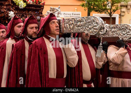 Prozession der Bruderschaft Paso Encarnado am Karfreitags-Prozession der Semana Santa (Karwoche) in Lorca, Provinz Murcia, Spai Stockfoto