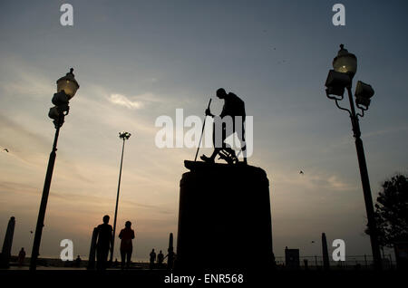 Statue von Mahatma Gandhi am Strand von Marina, Chennai (Madras), Tamil Nadu, Indien, Asien Stockfoto