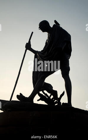 Statue von Mahatma Gandhi am Strand von Marina, Chennai (Madras), Tamil Nadu, Indien, Asien Stockfoto