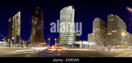 SEPTEMBER 2013 - BERLIN: Panorama: Verkehr am Potsdamer Platz in Berlin-Tiergarten. Stockfoto