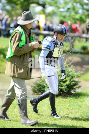 Badminton, Gloucestershire. 9. Mai 2015.  Mitsubishi Motors Badminton Horse Trials 2015. Badminton, England. Rolex Grand Slam-Turnier und ein Teil der FEI-Serie 4 Sterne. Führer von Tag 3 der 4 Andrew Hoy während der Cross Country Phase Credit: Julie Priestley/Alamy Live News Stockfoto