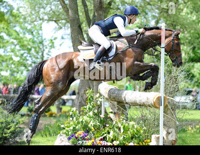 Badminton, Gloucestershire. 9. Mai 2015.  Mitsubishi Motors Badminton Horse Trials 2015. Badminton, England. Rolex Grand Slam-Turnier und ein Teil der FEI-Serie 4 Sterne. Führer von Tag 3 der 4 während der Cross Country Phase Credit: Julie Priestley/Alamy Live News Stockfoto