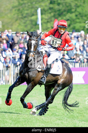 Badminton, Gloucestershire. 9. Mai 2015.  Mitsubishi Motors Badminton Horse Trials 2015. Badminton, England. Rolex Grand Slam-Turnier und ein Teil der FEI-Serie 4 Sterne. Führer von Tag 3 der 4 Paul Tapner (AUS) Reiten indischen Mühle im Cross Country Phase Credit: Julie Priestley/Alamy Live News Stockfoto