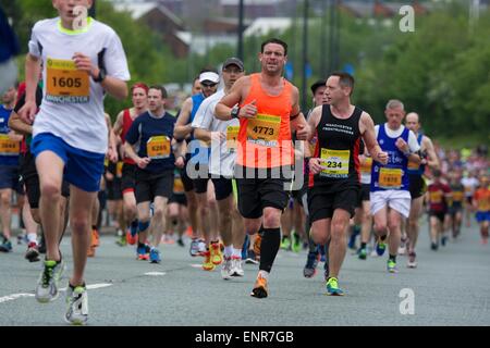 Manchester, UK. 10. Mai 2015.  Tausende Läufer nehmen heute an der Great Manchester Run Teil. Bildnachweis: John Fryer/Alamy Live-Nachrichten Stockfoto