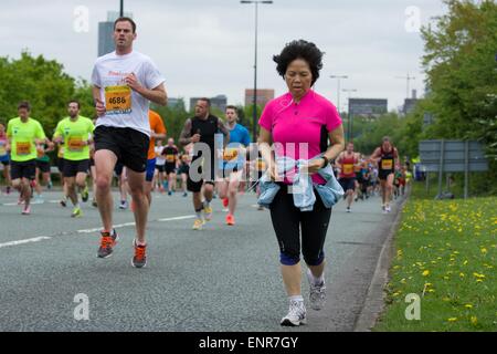 Manchester, UK. 10. Mai 2015.  Tausende Läufer nehmen heute an der Great Manchester Run Teil. Bildnachweis: John Fryer/Alamy Live-Nachrichten Stockfoto