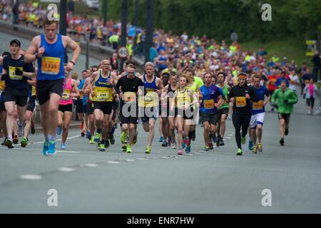 Manchester, UK. 10. Mai 2015.  Tausende Läufer nehmen heute an der Great Manchester Run Teil. Bildnachweis: John Fryer/Alamy Live-Nachrichten Stockfoto