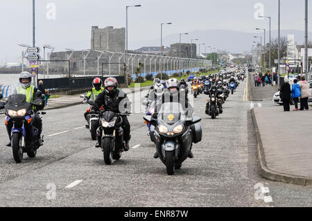 Carrickfergus, Nordirland. 10. Mai 2015. Kai Vipern Motorcycle Club halten jährliche Fahrt-Out für Nordirland Hospiz. Bildnachweis: Stephen Barnes/Alamy Live-Nachrichten Stockfoto