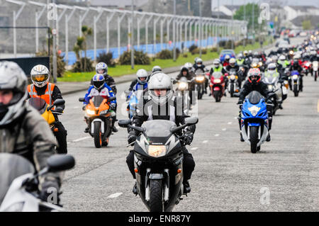 Carrickfergus, Nordirland. 10. Mai 2015. Kai Vipern Motorcycle Club halten jährliche Fahrt-Out für Nordirland Hospiz. Bildnachweis: Stephen Barnes/Alamy Live-Nachrichten Stockfoto