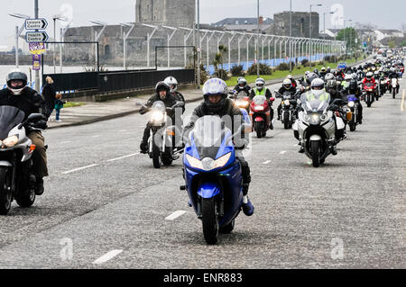 Carrickfergus, Nordirland. 10. Mai 2015. Kai Vipern Motorcycle Club halten jährliche Fahrt-Out für Nordirland Hospiz. Bildnachweis: Stephen Barnes/Alamy Live-Nachrichten Stockfoto