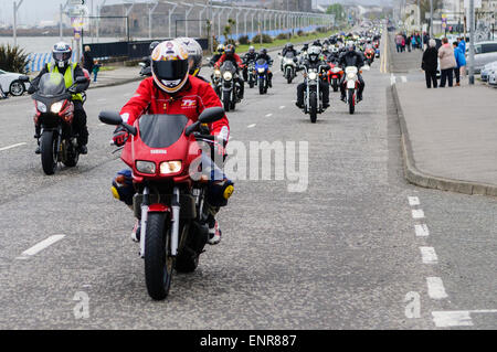 Carrickfergus, Nordirland. 10. Mai 2015. Kai Vipern Motorcycle Club halten jährliche Fahrt-Out für Nordirland Hospiz. Bildnachweis: Stephen Barnes/Alamy Live-Nachrichten Stockfoto