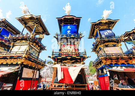 Massiver Yama schwebt beim Haritsuna-Schreinfest im Frühling in Inuyama, Japan. Jede mit einer mechanischen Marionette im Inneren, karakuri. Stockfoto