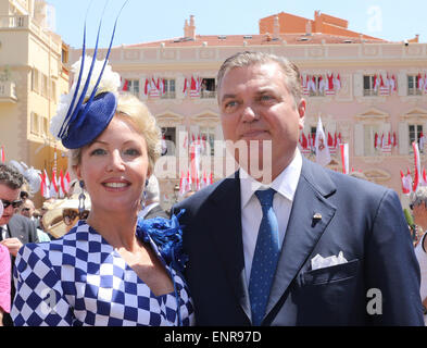 Camilla de Bourbon-Deux-Siciles (L) und Prinz Carlo von Bourbon-zwei Sizilien, Herzog von Castro (R) kommen für die Taufe der königliche Baby Zwillinge Gabriella Prinzessin und Prinz Jacques in der Kathedrale von Monaco, 10. Mai 2015. Foto: Albert Nieboer/RPE / - kein Draht-Dienst - Stockfoto