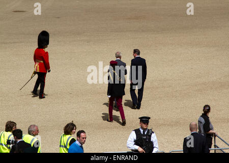 Westminster London. 10. Mai 2015. Premierminister David Cameron ist zusammen mit Würdenträgern Politiker und Mitglieder der königlichen Familie anlässlich der 70. Jahrestag des VE Tag in der Westminster Abbey, gefolgt von einer Militärparade und einen Marsch von Kriegsveteranen und Familien bei der Horse Guard Credit: Amer Ghazzal/Alamy Live-Nachrichten Stockfoto