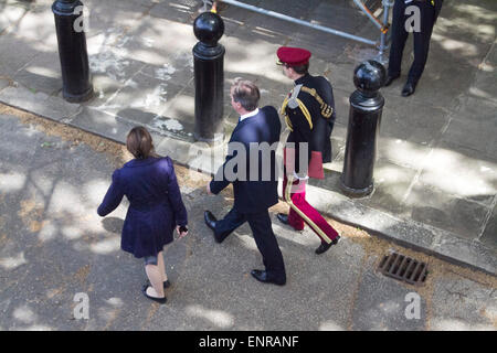 Westminster London. 10. Mai 2015. Premierminister David Cameron ist zusammen mit Würdenträgern Politiker und Mitglieder der königlichen Familie anlässlich der 70. Jahrestag des VE Tag in der Westminster Abbey, gefolgt von einer Militärparade und einen Marsch von Kriegsveteranen und Familien bei der Horse Guard Credit: Amer Ghazzal/Alamy Live-Nachrichten Stockfoto
