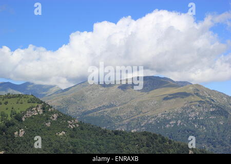 Wolken über der italienischen Alpen, Paesana, Piemont Stockfoto