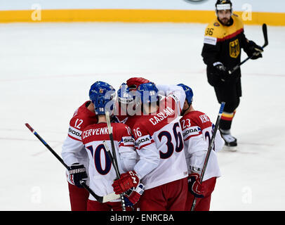 Prag, Tschechische Republik. 10. Mai 2015. Tschechischen Spieler feiern ein Ziel während der Ice Hockey World Championship Gruppe A Spiel Tschechien Vs Deutschland in Prag, Tschechische Republik, 10. Mai 2015. © Roman Vondrous/CTK Foto/Alamy Live-Nachrichten Stockfoto