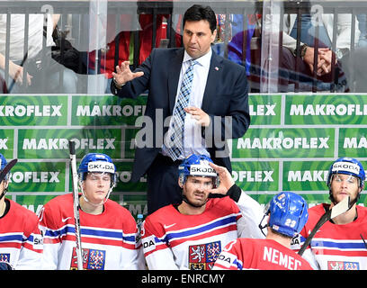 Prag, Tschechische Republik. 10. Mai 2015. Tschechische Trainer Vladimir Ruzicka während der Ice Hockey World Championship Gruppe A Spiel Tschechien Vs Deutschland in Prag, Tschechische Republik, 10. Mai 2015. © Roman Vondrous/CTK Foto/Alamy Live-Nachrichten Stockfoto