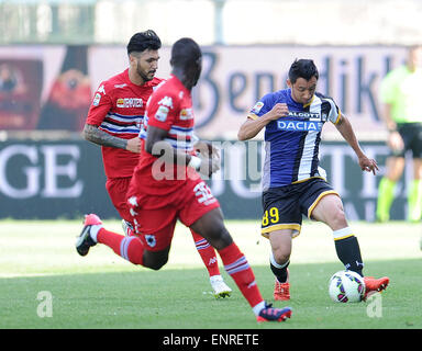 Udine, Italien. 10. Mai 2015.  Udinese Mittelfeldspieler Ivan Piris steuert den Ball in die italienische Serie A Fußballspiel zwischen Udinese und Sampdoria Genua am 10. Mai 2015, im Friaul-Stadion. Bildnachweis: Simone Ferraro / Alamy Live News Stockfoto