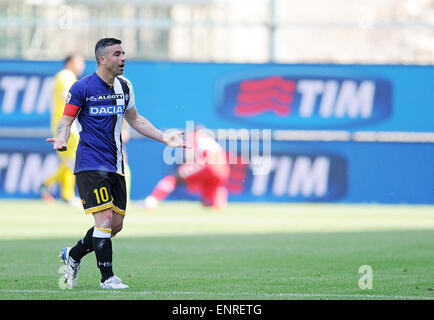 Udine, Italien. 10. Mai 2015.  Udinese forward Antonio Di Natale Gesten während der italienischen Serie A Fußball Spiel zwischen Udinese und Sampdoria Genua am 10. Mai 2015, im Friaul-Stadion. Bildnachweis: Simone Ferraro / Alamy Live News Stockfoto