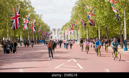 London, UK. 10. Mai 2015. Die Mall ist dekoriert mit Union Jack-Flaggen als Bestandteil der Hauptstadt VE Tag 70. Jahrestag feiern. Bildnachweis: Stephen Chung / Alamy Live News Stockfoto