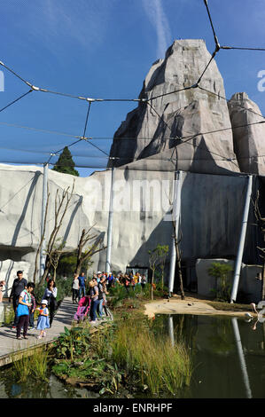 Die große Voliere und Le Rocher, Zoo de Vincennes, zoologische Park von Paris, Frankreich Stockfoto