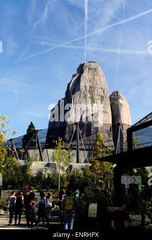 Die große Voliere und Le Rocher, Zoo de Vincennes, zoologische Park von Paris, Frankreich Stockfoto