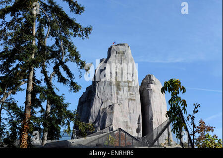 Die große Voliere und Le Rocher, Zoo de Vincennes, zoologische Park von Paris, Frankreich Stockfoto