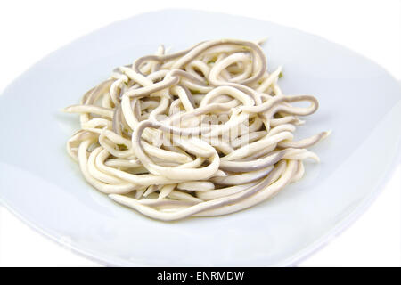 Baby-Aale, Gula oder Glasaal ersetzen in Knoblauch-Sauce. Traditionelle spanische Tapa. Stockfoto