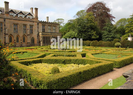 Newstead Abbey spanischer Garten und Orangerie Stockfoto