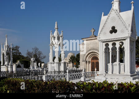 Gräber und Gedenkstätten in Nekropole Cristobal Colon, Stadtteil Vedado, Havanna, Kuba Stockfoto