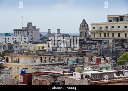 Blick von Habana Vieja (Altstadt von Havanna), Kuba, vom Dach des Hotel Ambos Mundos Stockfoto