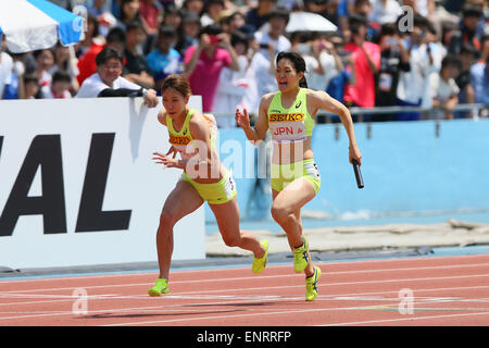 Kawasaki, Frauen-4100mR Todoroki Stadium, Kanagawa, Japan. 10. Mai 2015. (L, R) Chisato Fukushima, Anna Doi (JPN) Leichtathletik: IAAF World Challenge Seiko Golden Grand Prix in Kawasaki, Frauen-4100mR Todoroki Stadium, Kanagawa, Japan. Bildnachweis: YUTAKA/AFLO SPORT/Alamy Live-Nachrichten Stockfoto