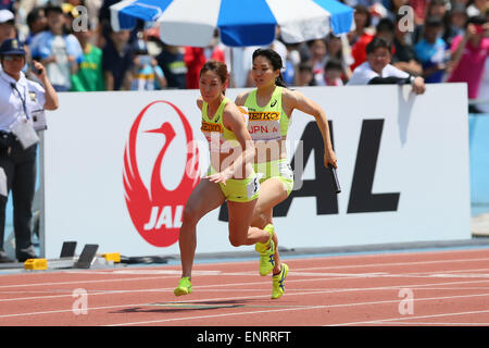 Kawasaki, Frauen-4100mR Todoroki Stadium, Kanagawa, Japan. 10. Mai 2015. (L, R) Chisato Fukushima, Anna Doi (JPN) Leichtathletik: IAAF World Challenge Seiko Golden Grand Prix in Kawasaki, Frauen-4100mR Todoroki Stadium, Kanagawa, Japan. Bildnachweis: YUTAKA/AFLO SPORT/Alamy Live-Nachrichten Stockfoto