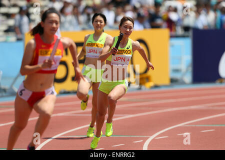 Kawasaki, Frauen-4100mR Todoroki Stadium, Kanagawa, Japan. 10. Mai 2015. (L, R) Anna Doi, Chisato Fukushima (JPN) Leichtathletik: IAAF World Challenge Seiko Golden Grand Prix in Kawasaki, Frauen-4100mR Todoroki Stadium, Kanagawa, Japan. Bildnachweis: YUTAKA/AFLO SPORT/Alamy Live-Nachrichten Stockfoto