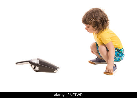 Kleinkind Jungen als Handsauger isoliert auf weißem Hintergrund erstaunt Stockfoto