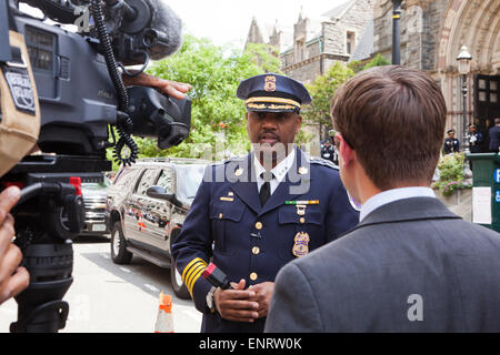 Craig Howard, stellvertretender Leiter der Polizei, Prince George County, Maryland, spricht mit drücken, um 2015 der Nationalen Polizei Woche - Washington, DC Stockfoto