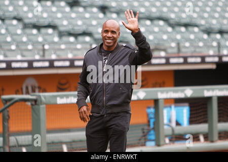 San Francisco, CA. 10. Mai 2015. Barry Bonds gastiert vor der MLB Baseball Spiel Little League Spielern. Die San Francisco Giants besiegte die Miami Marlins 3-2 im AT&T Park in San Francisco, CA. Photo Credit: Stan Szeto/CSM/Alamy Live News Stockfoto