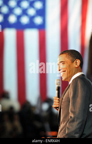 Senator Barack Obama spricht mit Anhängern während einer Bürgerversammlung im State Capitol Complex 30. März 2008 in Harrisburg, Pennsylvania. Stockfoto