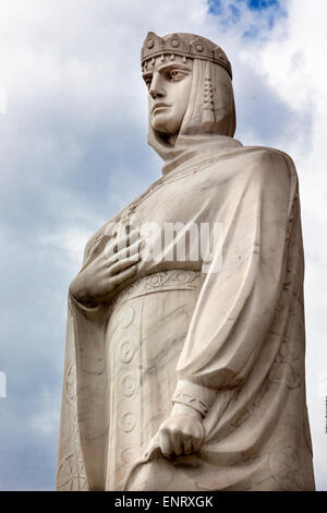 Königin Olga Statue Michailowski Square Kiew Ukraine.  Vor St. Michael Kathedrale wurde 1911 Denkmal erbaut. Stockfoto