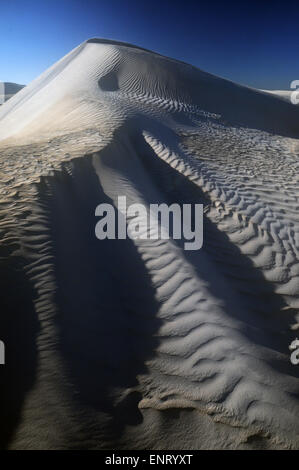Weiße Sanddünen, geformt von Wind in der Nähe von der Küste des Indischen Ozeans, Nambung National Park, Western Australia Stockfoto