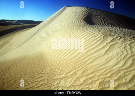 Weiße Sanddünen, geformt von Wind in der Nähe von der Küste des Indischen Ozeans, Nambung National Park, Western Australia Stockfoto