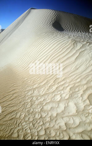 Weiße Sanddünen, geformt von Wind in der Nähe von der Küste des Indischen Ozeans, Nambung National Park, Western Australia Stockfoto