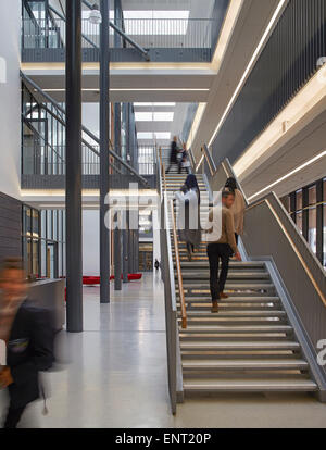 Die Arkade, eine dreifache Höhe Zirkulation Raum. Regent High School, London, Vereinigtes Königreich. Architekt: Walters und Cohen Ltd, 201 Stockfoto