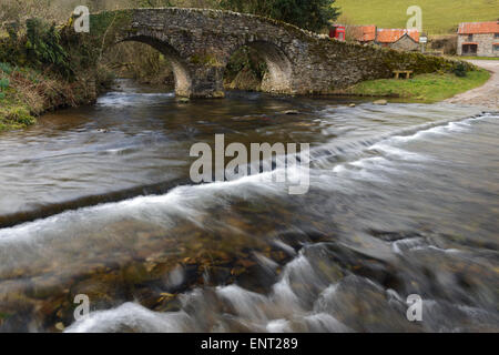 Brücke und Ford in das malerische Dorf Malmsmead, die Einstellung für "Lorna Doone". Exmoor, Somerset. Stockfoto