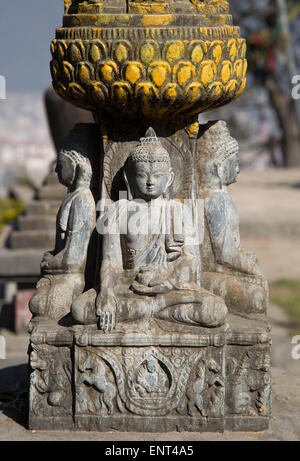 Alte buddhistische Statue, Swayambhunath Affentempel, Kathmandu, Nepal Stockfoto