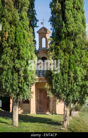 Kleine Kapelle in Lucignano d ' Asso, Toskana, Italien Stockfoto