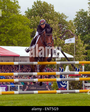 Badminton, Gloucestershire, UK.10th Mai 2015. Ingrid Klimke und Horseware Hale Bob zweiter in der Mitsubishi Badminton Horse Trials Deutschlands. Bildnachweis: Charlie Bryan/Alamy Live News Stockfoto