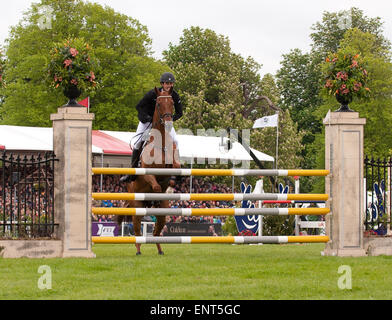 Badminton, Gloucestershire, UK.10th Mai 2015. New Zealand Jonathan Paget auf üppige Clifton Dritter in der Mitsubishi Badminton Horse Trials. Bildnachweis: Charlie Bryan/Alamy Live News Stockfoto