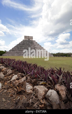 El Castillo (der Kukulkan Tempel) von Chichen Itza Maya Pyramiden in Yucatan, Mexiko. Die Maya nennen "Chich'en Itza" bedeutet "an der Stockfoto