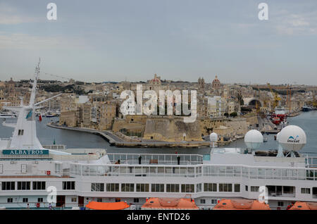 Eines der drei Städte Senglea gesehen vom Upper Barrakka Gardens, über den Grand Harbour, Malta Mittelmeer Stockfoto